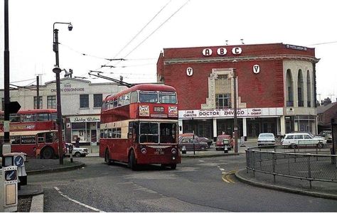 Reading Buses, Trolley Bus, Reading Berkshire, Bus Coach, Vintage Vehicles, Bournemouth, Buses, Old Photos, Old And New