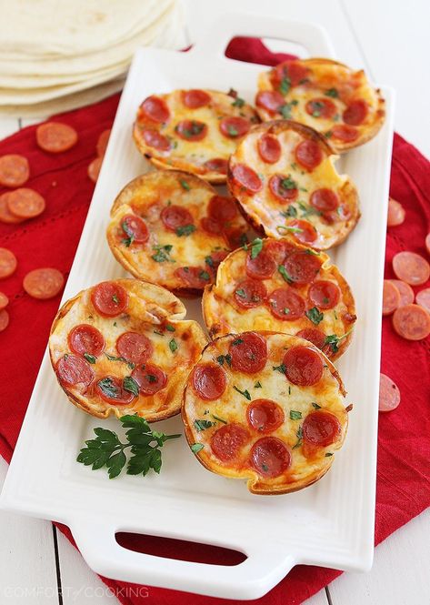 Easy Mini Tortilla Pizzas – The Comfort of Cooking Recipes With Tortillas, Tortilla Pizzas, Snack Hacks, Tortilla Pizza, Diy Snacks, Mini Tortillas, Mini Pizzas, Tortilla Recipe, Pizza Bites