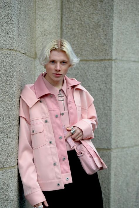 Anima Animus, Fashion Street Wear, London Fashion Week Mens, Genderless Fashion, Top Street Style, Pastel Fashion, The Best Street Style, Best Street Style, Pink Outfits