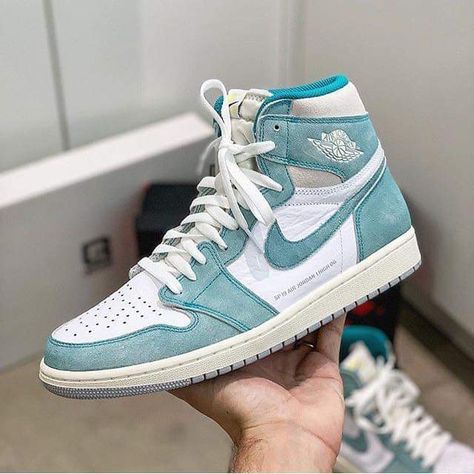 Turquoise Jordans, Air Jordan 1 Turbo Green, Jordan 1 Turbo Green, Air Jordan Blue, Nike Aesthetic, Green Jordans, Turbo Green, Af1 Shoes, Shopping Queen