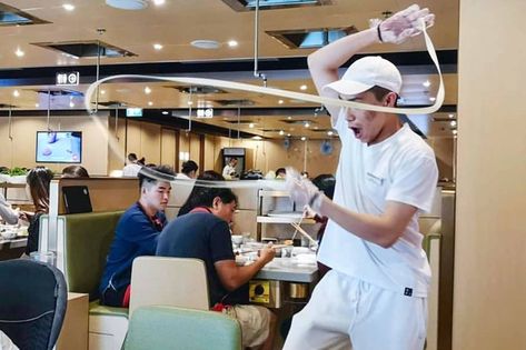 One of Asia's most famous hot pot chains with dancing noodle staff is coming to Toronto Dancing Noodle, Toronto Bars, Beer Store, Toronto Restaurants, City Restaurants, Neck Massage, Hot Pot, Noodles, Toronto