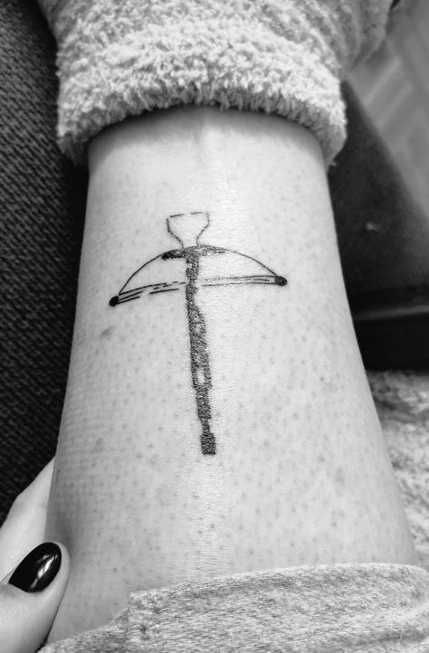 Twd Tattoo Ideas Daryl, Daryl Dixon Tattoo Ideas, Daryl Dixon Tattoo, Twd Tattoo Ideas, Twd Tattoo, Walking Dead Tattoo, Apocalypse Tattoo, Small Foot Tattoos, Wolf Tattoo