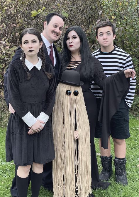 Adams Family Costume Family Of 5, Adams Family Cosplay, Addams Family Cosplay, Adam’s Family Couple Costume Diy, Adam Family Costume, Addams Family Costume Group, The Adams Family Costumes, Adams Family Halloween Costumes, Family Costumes For 5 Halloween