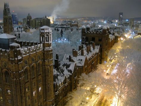 Yale @ its most alluring/nostalgia-inducing Snowy Night, New Haven Connecticut, Dream College, Graduate Degree, Dream School, Yale University, Winter Photo, New Haven, Autumn Aesthetic