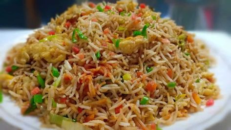 Heartiest meal to fix your cravings. Egg Rice Recipes Indian, Fried Rice Recipe Indian, Chinese Rice Recipe, Veg Kurma Recipe, Cooking Fried Rice, Baked Omelette, Vegetarian Fried Rice, Vegetarian Stir Fry, Electric Rice Cooker