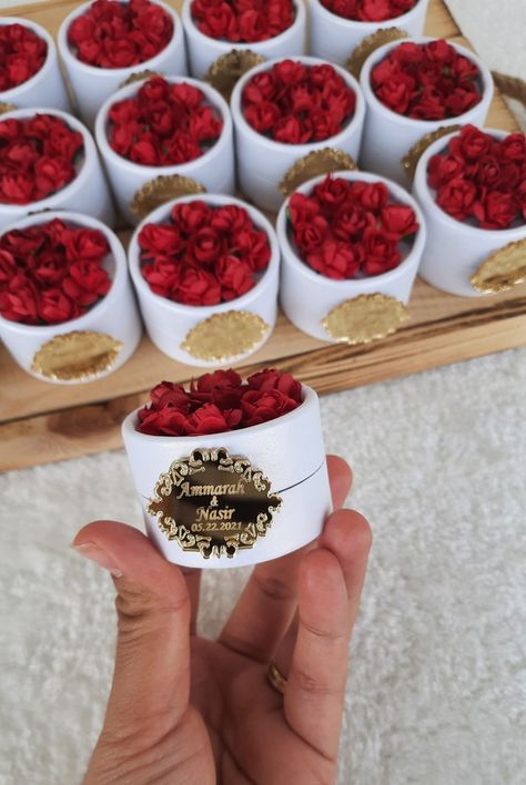 Wedding Little Guest Gifts Wedding Little Favors Jip Favors - Etsy Rustic Favors Wedding, Guest Gifts Wedding, Rustic Favors, Wedding Favours Luxury, Red And White Weddings, Bulk Wedding Favors, Gold Wedding Favors, Red Wedding Theme, Engagement Party Favors