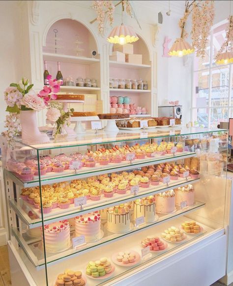 Cake Shop Interior, Cake Shop Design, Boutique Patisserie, Bakery Shop Design, Cute Bakery, Bakery Store, Bakery Interior, Small Bakery, Bakery Design Interior