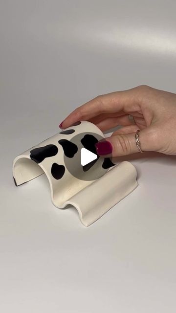 717K views · 44K likes | Sofi Sokolova on Instagram: "Clay Phone Holder🐮  Full tutorial on my YouTube channel (link in bio)  Here’s what you’ll need to create your masterpieces:  - air dry clay - acrylic paints - varnish gloss  #airdryclay #airdryclayart #claycraft #phoneholder #diyideas" Air Dry Clay Phone Stand, Support Telephone Diy, Air Dry Clay Phone Holder, Air Dry Clay Glasses Holder, Phone Holder Clay, Diy Glasses Holder, Clay Phone Holder, Picture Holder Diy, Airdryclay Ideas