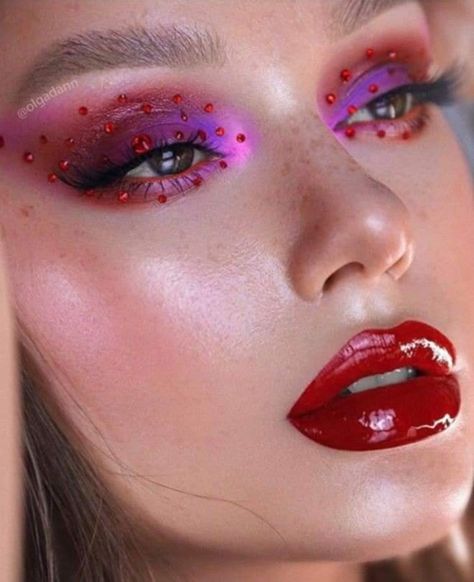 Summer Makeup Trends, Maquillage On Fleek, Rhinestone Makeup, Rave Makeup, Creative Eye Makeup, Creative Makeup Looks, Fantasy Makeup, Editorial Makeup, Makeup Goals