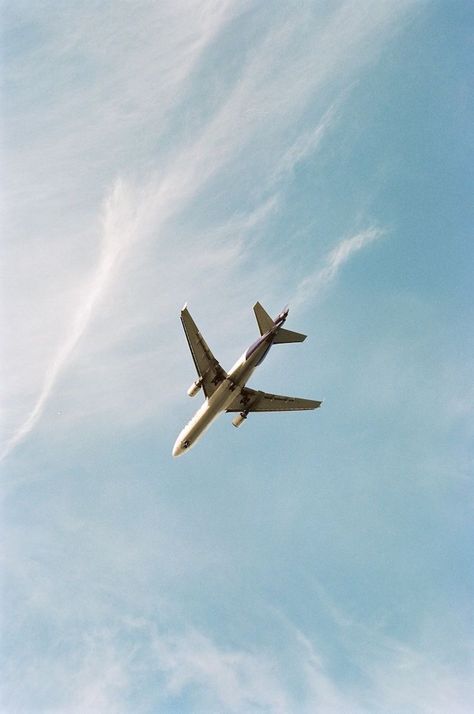 Iphone Wallpaper Travel, Plane Window View, Airplane Aesthetic, Plane Aesthetic, Photo Avion, Wallpaper Travel, Airplane Window View, Plane Photography, Flying In The Sky