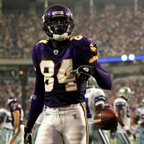 Cool Football Pictures, Football Swag, Randy Moss, Nfl Vikings, Nfl Football Pictures, Nfl Photos, Football Photos, Football Pictures, Home Team