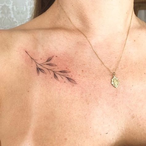 Simple Collar Bone Tattoos, Tattoo Clavicle, Collarbone Tattoo Ideas, Filter Tattoo, Olive Tattoo, Clavicle Tattoo, Ink Photography, Airbrush Tattoo, Bone Tattoos