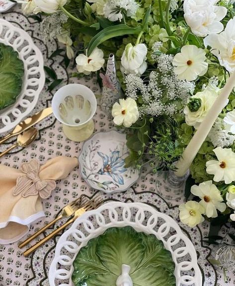 Rivers Spencer on Instagram: "I am craving spring, and this green and white tablescape by @mrsaliceshop is hitting all the right notes! #sundayinspo #inspo #spring #greenandwhite #springgreen" Meadow Tablescape, Green Wedding Decorations, Greenery Day, Mrs Alice, Back To The Grind, Baking Goods, Table Setting Inspiration, Enchanted Home, Nice Weekend