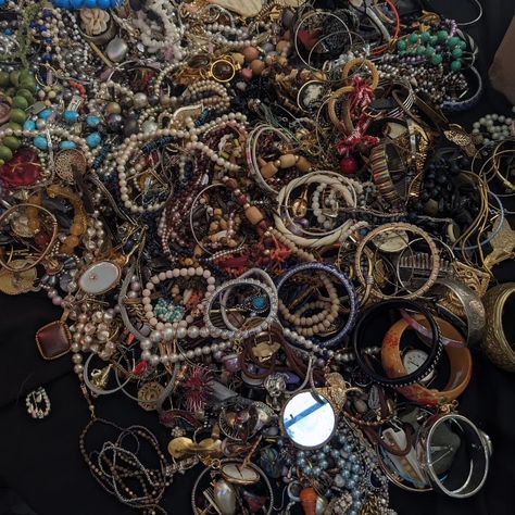 jewelry, bracelets, necklaces, rings, messy, vintage, fleamarket, chaos Flea Market Bracelets, Messy Fashion Aesthetic, Too Much Jewelry Aesthetic, Messy Jewelry Aesthetic, Making Jewelry Aesthetic, Jewelry Making Aesthetic, Trinket Aesthetic, Messy Jewelry, Jewellry Box