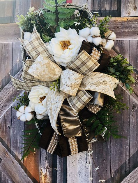 Natural Christmas Wreaths, Basket Decor, Everyday Decor, Awesome Cakes, Front Porches, Natural Christmas, Gorgeous Christmas, Burlap Ribbon, Cream Roses