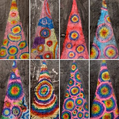 Kim & Karen: 2 Soul Sisters (Art Education Blog): Put Shoe Polish on Your Tie Dye Christmas Trees! Tie Dye Christmas Tree, Tie Dye Christmas, Art Room Doors, Art Christmas Tree, Education Art, Accordion Book, Sisters Art, Polish Art, Shoe Polish