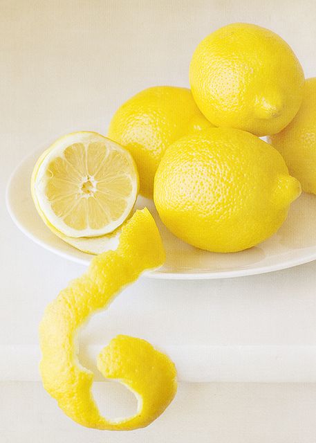 Lemon Curl - Colleen Farell, photographic art | Flickr - Photo Sharing! Fruit Facts, Yellow Things, Del Taco, Happy Yellow, Lemonade Party, Fruit Display, Yellow Decor, Still Life Photos, Colorful Life