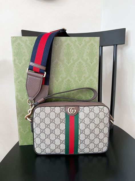 Gucci | Gucci monogram bag | Designer purse | Designer must-haves | Purses Gucci Purse Strap, Gucci Crossbody Bag Outfit, Gucci Handbags Outfits, Gucci Purse Outfit, Gucci Side Bag, Gucci Handbags Crossbody, Gucci Sling Bag, Gucci Bags Outlet, Gucci Bags Handbags