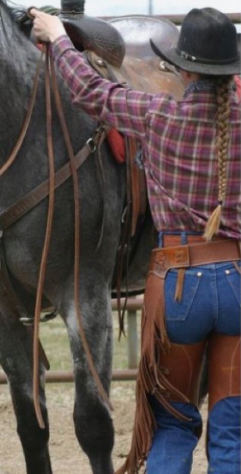 wrangler Cowgirl Jeans, Cowgirl Pictures, Horse And Human, Cowgirl Style Outfits, Southern Girls, Estilo Country, Country Women, Cowgirl And Horse, Rodeo Life