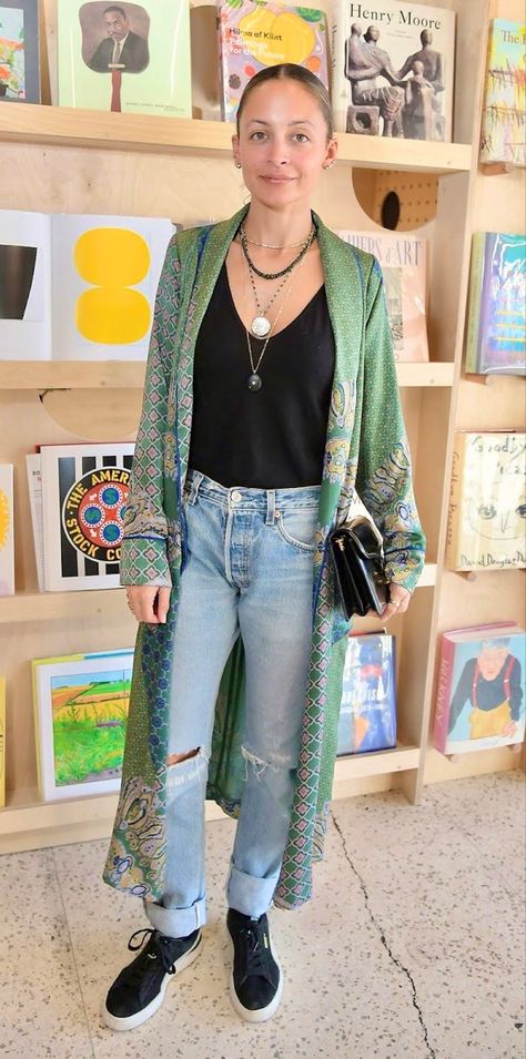 Nicole Richie Street Style 2023, Nicole Richie Style Boho, Nicole Richie 2023, Nicole Richie Style 2023, Nicole Richie Street Style, Mum Wardrobe, Nicole Richie Fashion, Flamboyant Style, Nicole Ritchie