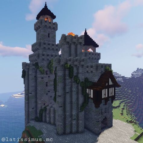 Minecraft Castle Keep, Minecraft Keep, Minecraft Burg, Medieval Keep, Minecraft Pictures, Minecraft Castle, Minecraft Medieval, Minecraft Plans, Minecraft Tips