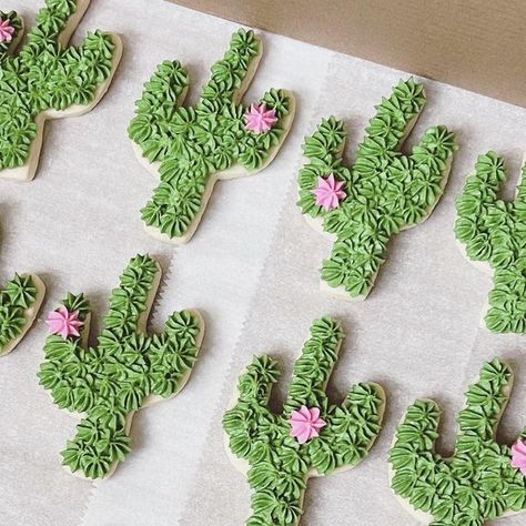 Cactus Cookie Cake, Cactus Buttercream, Cactus Sugar Cookies, Cookies With Butter, Cookies With Buttercream Frosting, Cactus Cookies, Buttercream Cookies, Cookie Cake, Buttercream Frosting