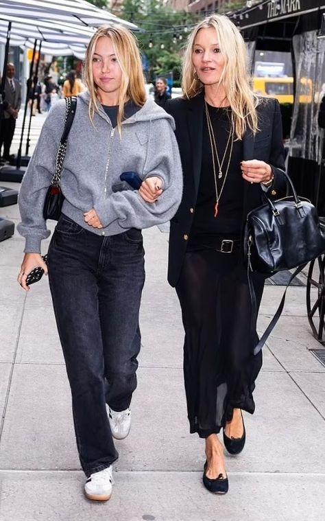 Linked Arms, Kate Moss Outfit, Lila Grace, Lila Moss, Kate Moss Style, Models Off Duty Style, Doutzen Kroes, Gisele Bündchen, The Big Apple