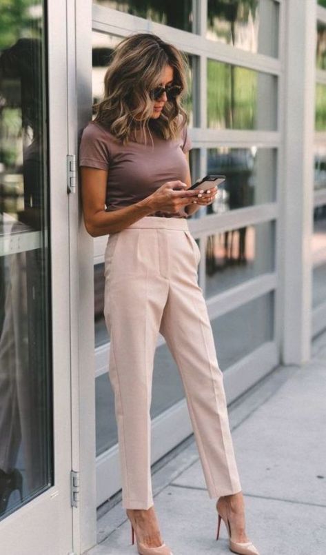 37 Professional Office Attires For the First Day Of Your Work Summer Office Outfits, Business Professional Outfits, Professional Work Outfit, Professional Outfits Women, Outfits Dress, Business Outfits Women, Business Casual Outfits For Work, Summer Work Outfits, Classy Work Outfits