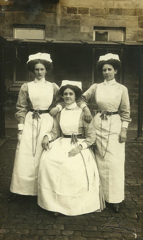 Three Asylum nurses.Note the leather belts with key chains and whistles. History Of Nursing, Asylum Halloween, Images Terrifiantes, Vintage Nursing, Nursing History, Mental Asylum, Abandoned Asylums, Insane Asylum, Psychiatric Nursing