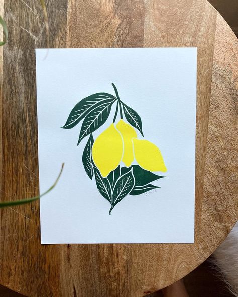 Casey | Cal & Case on Instagram: “Sunday morning lemon prints 🍋 swipe for details of the block  . . .  . . . .  #blockprinting #blockprinted #blockprint #blockprints…” Decor Modern Farmhouse, Linoleum Block Printing, Modern Farmhouse Kitchen, Linoleum Block, Hand Stamped Cards, Relief Print, Lemon Print, Lemon Tree, Print Inspiration