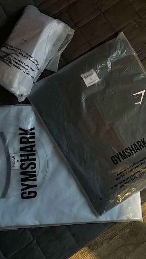 GymShark clothing Gym Shark Aesthetic, Gymshark Aesthetic, Gymshark Athlete, Shark Clothes, Gymshark Outfit, Gym Motivation Wallpaper, Gym Aesthetic, Gym Shark, Cute Gym Outfits