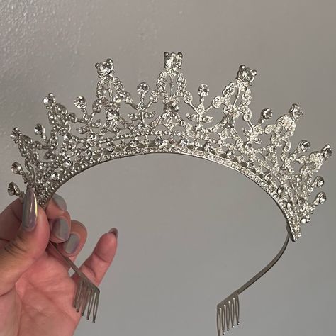 Brand New, High Quality Tiara Sits So Pretty & Comfortably On Crown Of Head. Quince Crowns, Quince Crown, Black Tiara, Quinceanera Tiaras, Pink Quince, Halloween Princess, Head Crown, Clear Crystal Necklace, Silver Tiara