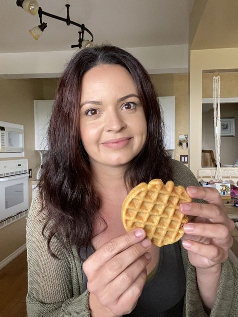 Pork Rind Waffles | courtneyluna.com Pork Panko, Keto Pork Rinds, Pork Rind Recipes, Caveman Diet Recipes, Cheesy Chicken Casserole, Pork Rind, Caveman Diet, Keto Fast, Meat Diet