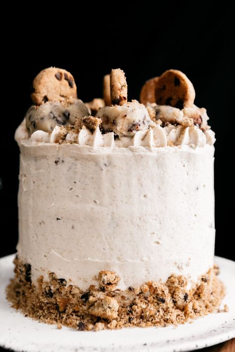 Chocolate Chip Cookie Dough Cake Chocolate Cookie Dough Cake, Chocolate Chip Cookie Dough Cake, Easy Cookie Dough, Oreo Cookie Recipes, Tollhouse Chocolate Chip Cookies, Cookie Dough Frosting, Cookie Dough Cake, Oreo Buttercream, Mini Chocolate Chip Cookies