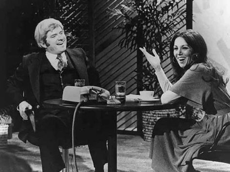 Phil Donahue, Marlo Thomas, Tv Talk Show, Johnny Carson, You Are Wonderful, Three's Company, Sports Awards, Tv Station, Famous Couples