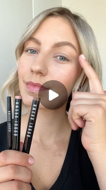 Michèle Clausen on Instagram: "HOODED EYES? Here a super easy technique to open up and lift your eyes. Nothing wrong with my lovely hooded eye of course, but there are a few quick and simple makeup tricks to keep in mind when I want to really go for a fresh and open look✨  Products:  -Long Wear Cream Shadow Sticks: Taupe & Moonstone -Perfectly Defined Gel Eyeliner: Pitch Blach -Crushed Oil Infused Gloss: In the Buff  @bobbibrown   #eyemakeup #eyemakeuptutorial #eyeshadow #eyeshadowtutorial #hoddedeyesmakeup #tutorial #makeuptutorial #makeuptutorials #reels #bobbibrownartist #bobbibrown" Eye Shadowing Tutorial Hooded Eyes, Eye Shadow Stick Tutorial, Simple Makeup Hooded Eyes, Taupe Eyeshadow Look, Eyeshadow Stick Tutorial, Quick Eye Makeup Tutorial, Quick Eye Makeup, Cream Eyeshadow Stick, Eyeshadow For Hooded Eyes