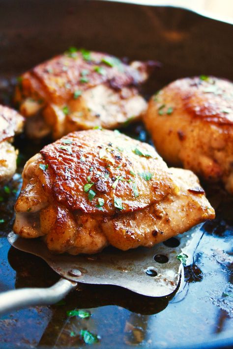 Chicken Thighs In Oven, Ayam Mentega, Honey Garlic Chicken Thighs, Oven Baked Chicken Thighs, Chicken Breast Crockpot Recipes, Crockpot Chicken Breast, Chicken Thighs Recipe, Thighs Recipe, Boneless Chicken Thigh Recipes