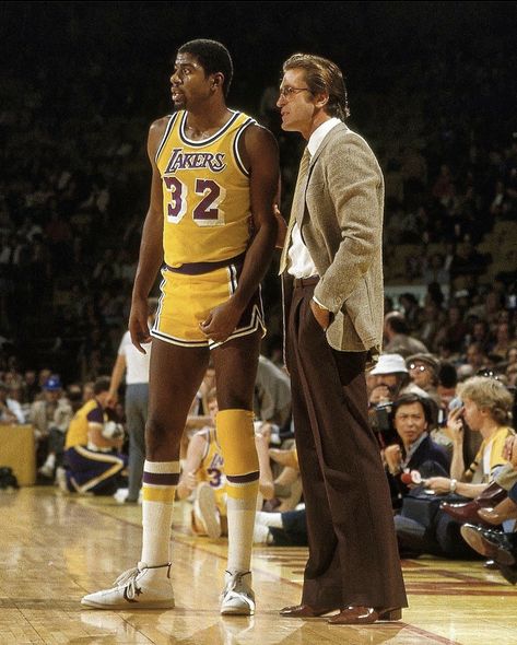 Pat Riley, Mens Inspo, Phil Jackson, Armani Suits, Nba Fashion, 70s Inspired Fashion, Mens Fashion Inspiration, Magic Johnson, Outfit Grid