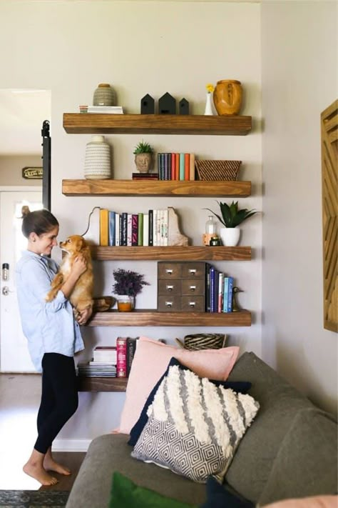 Looking to build your very own DIY floating shelves and need some help!? These tutorials and examples will give you the jump start you need! Diy Floating Shelves, Zimmer Diy, Custom Floating Shelves, Floating Shelves Living Room, White Floating Shelves, Wooden Floating Shelves, Floating Shelves Diy, Living Room Shelves, Room Shelves