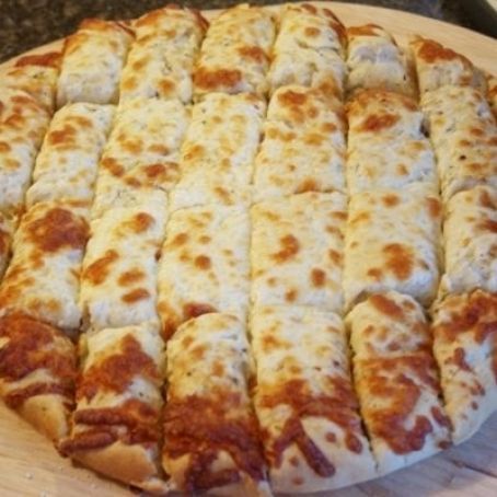 Garlic Fingers Recipe - (4/5) Garlic Fingers, Donair Sauce, Dough Recipe, Main Meals, Pizza Recipes, Appetizer Snacks, Sauce Recipes, Finger Foods, Good Eats