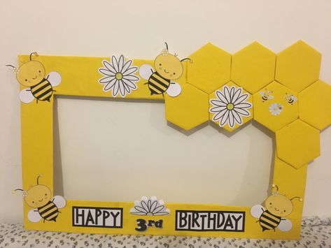 Spelling Bee Decorations Free Printable, Bee Theme Photo Booth, Bumble Bee Birthday Party Decorations, Bee Photo Booth, Spelling Bee Decorations, Bee Birthday Theme, Bee Themed Birthday Party, Birthday Photo Booth, Bee Themed Classroom