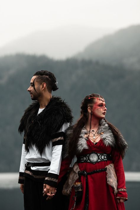 Viking bride and groom portraits Viking Wedding Headpiece, Couples Viking Costumes Diy, Viking Wedding Tuxedo, Nordic Men Vikings, Viking Wedding Clothes, Vikings Couple Costume, Viking Wedding Photography, Couples Viking Costumes, Viking Wedding Photos