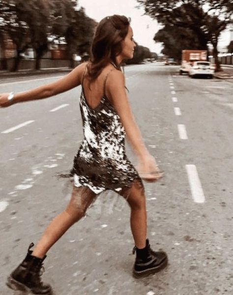 Gala Night Dress, Sequin Short Dress, Trendy Outfit Inspo, Look Festival, Edm Outfits, Fiesta Outfit, Nye Outfits, Paris Mode, Party Fits