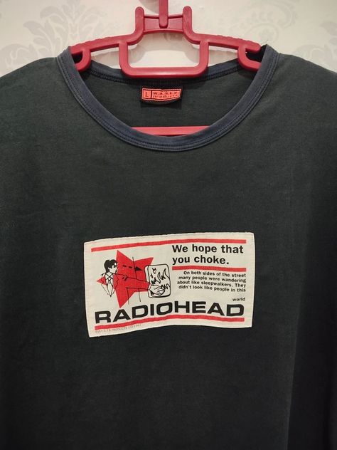 Cute Outfit With Graphic Tee, Radiohead Shirt Design, Radiohead Shirt Aesthetic, Cute Vintage Tshirts, Breakcore Clothes, Worn Out Clothing, Radiohead Shirt Outfit, Radiohead Aesthetic Outfits, Sixth Dimension Clothing