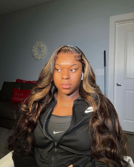 Black Hair With Brown Highlights Wig, Brown Hair With Highlights Side Part, Portraits Pics, Marrakech Aesthetic, Wig Installs, Orlando Trip, Slippers Outfit, Highlight Wig, Short Box Braids Hairstyles