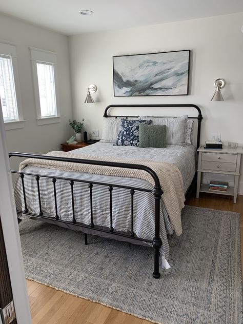 Steel Bed Design, Comfortable Bedroom Decor, Apartment Bedding, Guest Bedroom Decor, Bedroom Decor Cozy, Cozy Room Decor, Living Room Decor Apartment, Cozy Room, Room Inspiration Bedroom