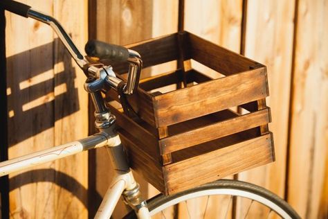 diy wood bike basket Bicycle Makeover, Bike Storage Home, Bike Baskets, Bike Diy, Bicycle Diy, Beer Caddy, Wood Bike, Biking Diy, Wooden Bike