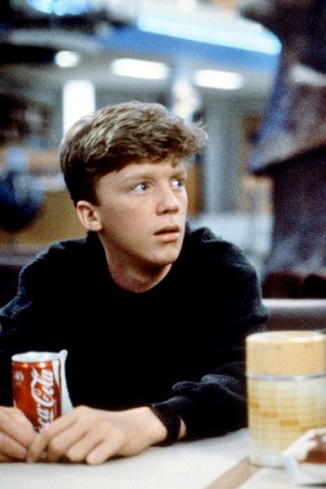 John Hughes Films, Breakfast Club Movie, John Hughes Movies, Michael Hall, Anthony Michael Hall, Brian Johnson, John Hughes, Clubbing Aesthetic, The Breakfast