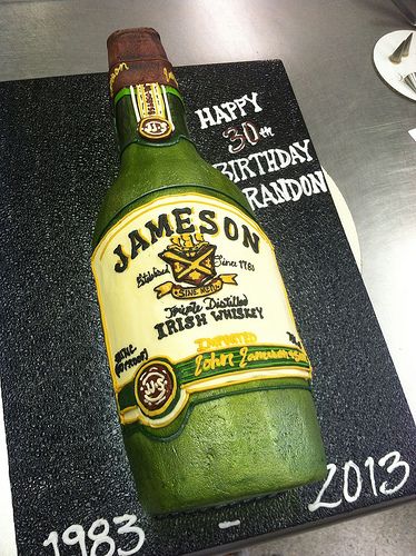 Fondant free Jameson bottle cake. Jameson Whiskey Cake, Jameson Cake, Jameson Bottle, Diva Cakes, Alcohol Cake, Whiskey Cake, Jameson Whiskey, Bottle Cake, Art Cakes