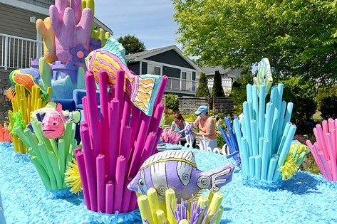 Parade Float Diy, Vbs Ocean Theme, Mermaid Float, Ocean Vbs, Mermaid School, Homecoming Floats, Under The Sea Decorations, Bubble Guppies Party, Floating Decorations